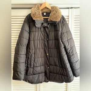 Old Navy Black Puffer Jacket with Faux Fur Collar- Materinty